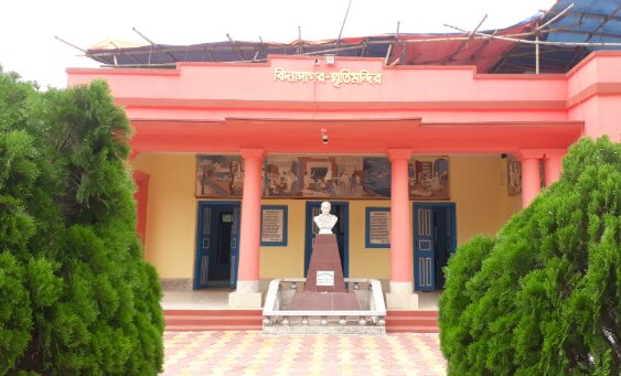 The Acharya Vidyasagar museum offers visitors a glimpse into his early life and spiritual journey