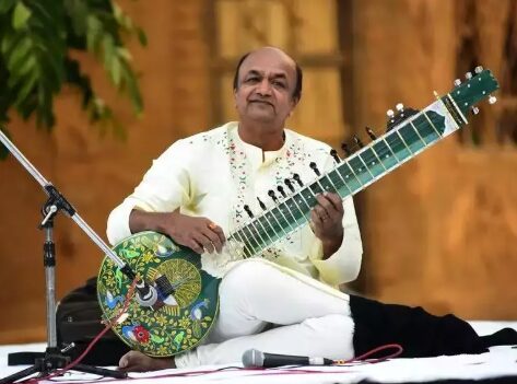 Sanjay Deshpande was born and raised in Belagavi and started his musical journey as a sitar player since his childhood.